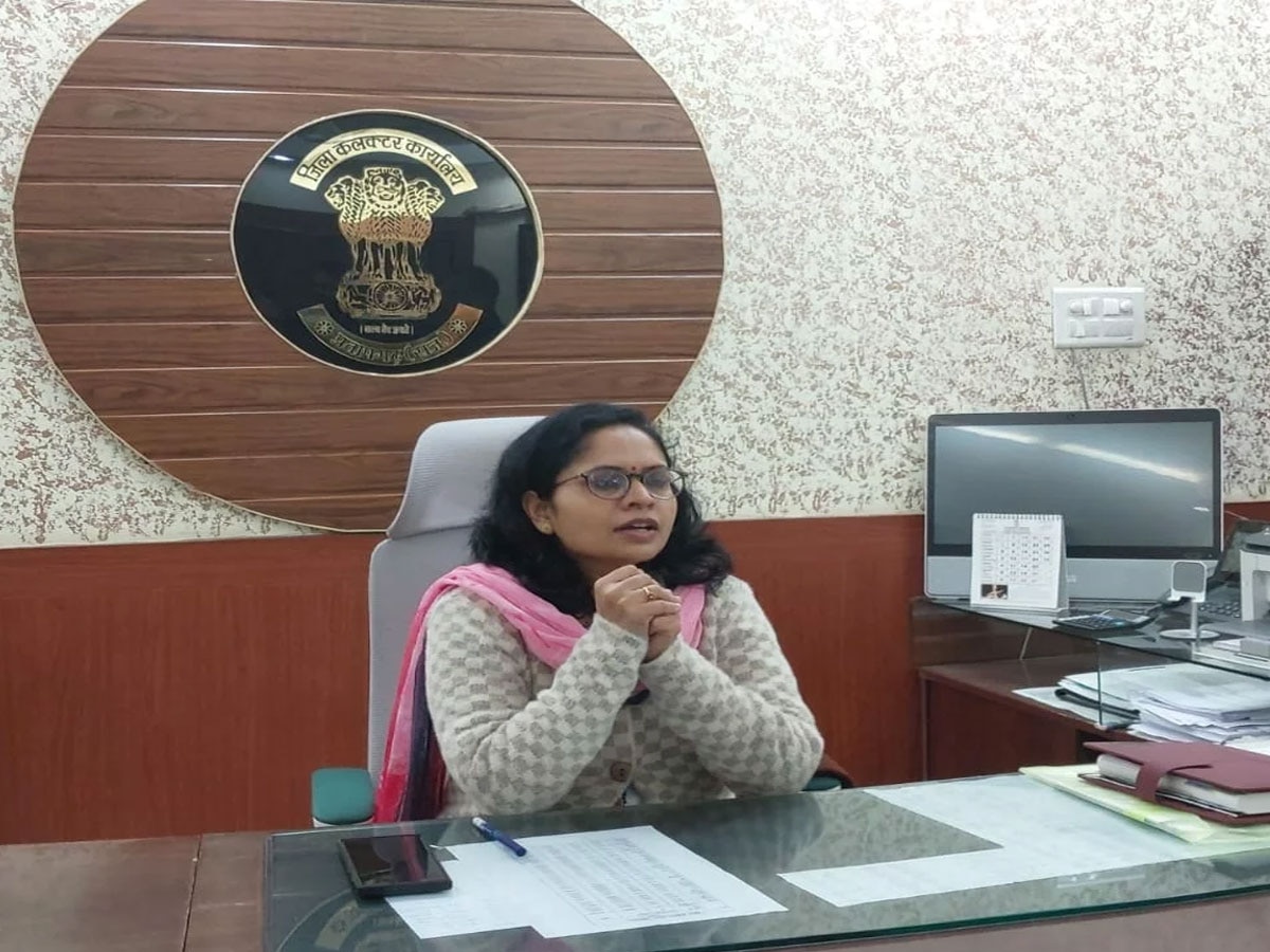 Pratapgarh News: जिला कलेक्टर डॉ. अंजलि राजोरिया ने पंचायती राज विभाग, PWD, चिकित्सा विभाग सहित अन्य विभागों के साथ की साप्ताहिक समीक्षा बैठक 