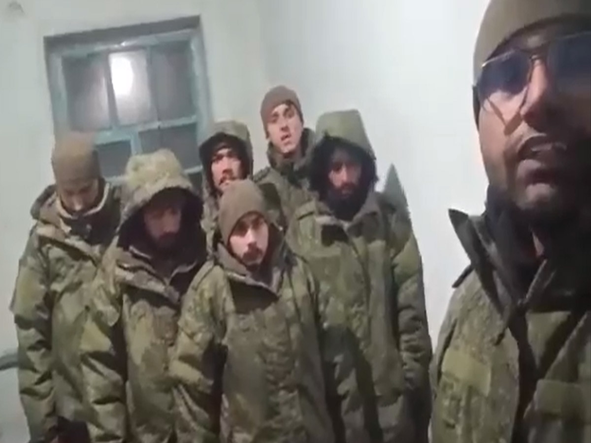 Indian in Russia: भारतीयों को जंग लड़ने पर किया जा रहा है मजबूर, वीडियो जारी कर मांगी मदद Indian in Russia: भारतीयों को जंग लड़ने पर किया जा रहा है मजबूर, वीडियो जारी कर मांगी मदद