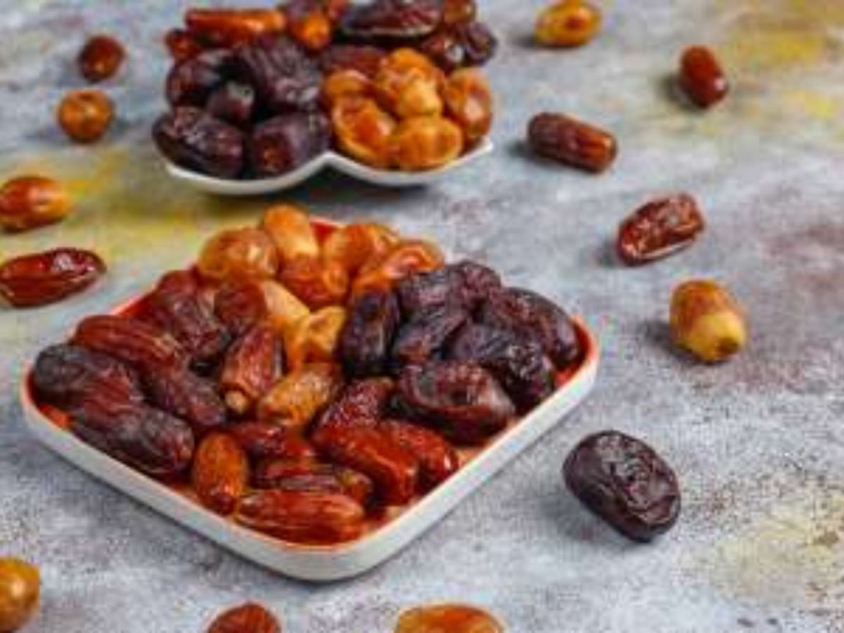 Benefits of Dates: एक दिन में कितने खाएं खजूर? कई बीमारियों से रखता है दूर Benefits of Dates: एक दिन में कितने खाएं खजूर? कई बीमारियों से रखता है दूर