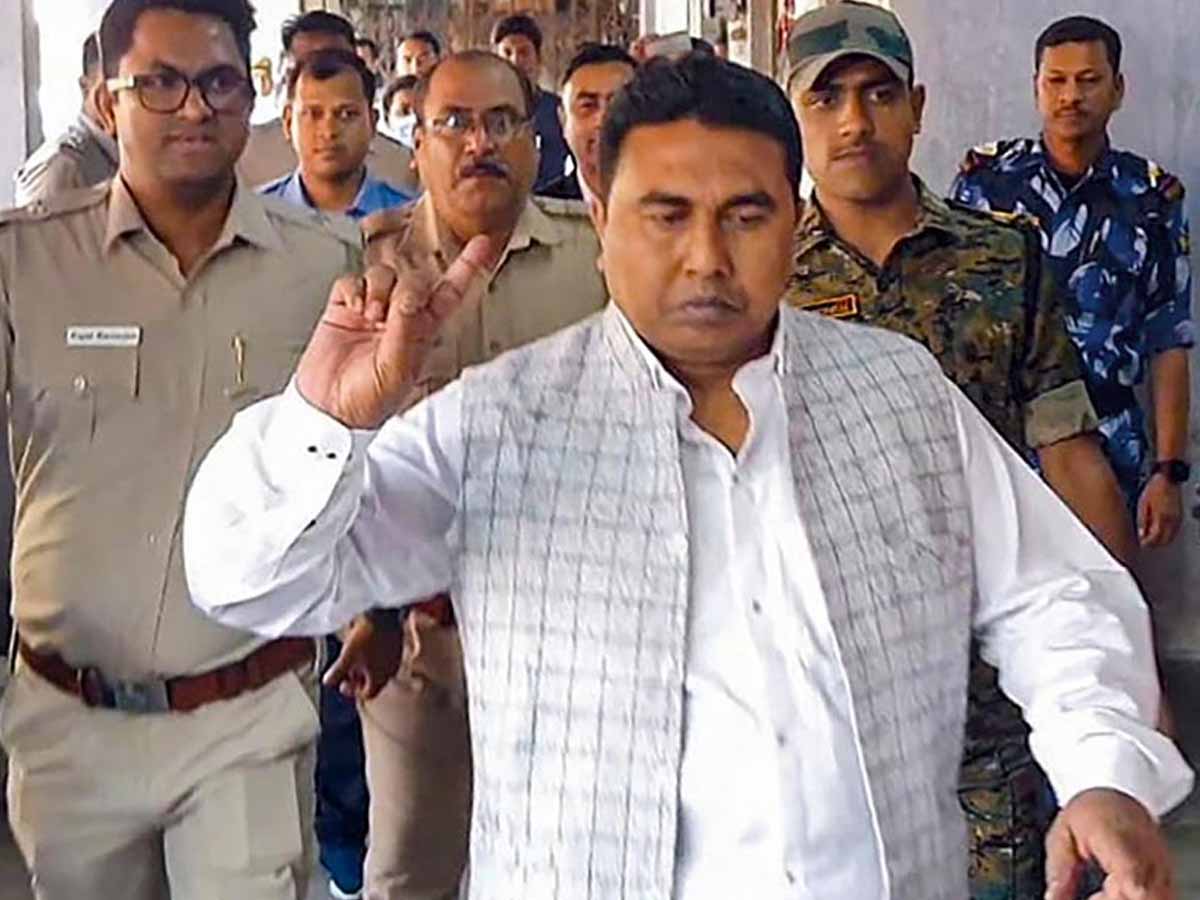 पश्चिम बंगाल सरकार और ED में ठनी; सुनवाई के लिए ममता पहुंची सुप्रीम कोर्ट पश्चिम बंगाल सरकार और ED में ठनी; सुनवाई के लिए ममता पहुंची सुप्रीम कोर्ट