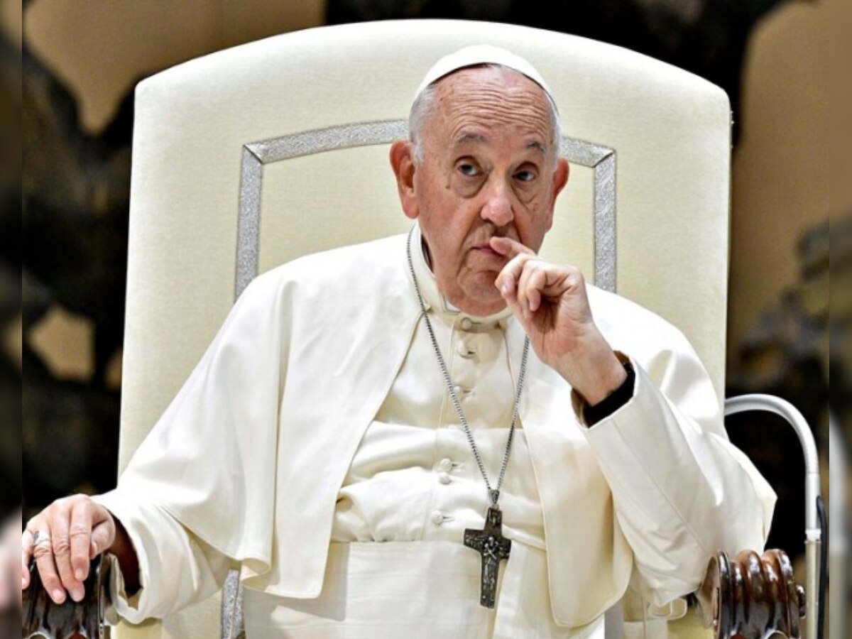 Pope Francis: ईसाई धर्म में जिस गुरु का बजता है पूरी दुनिया में डंका, जानें कितनी है उनकी सैलरी? 