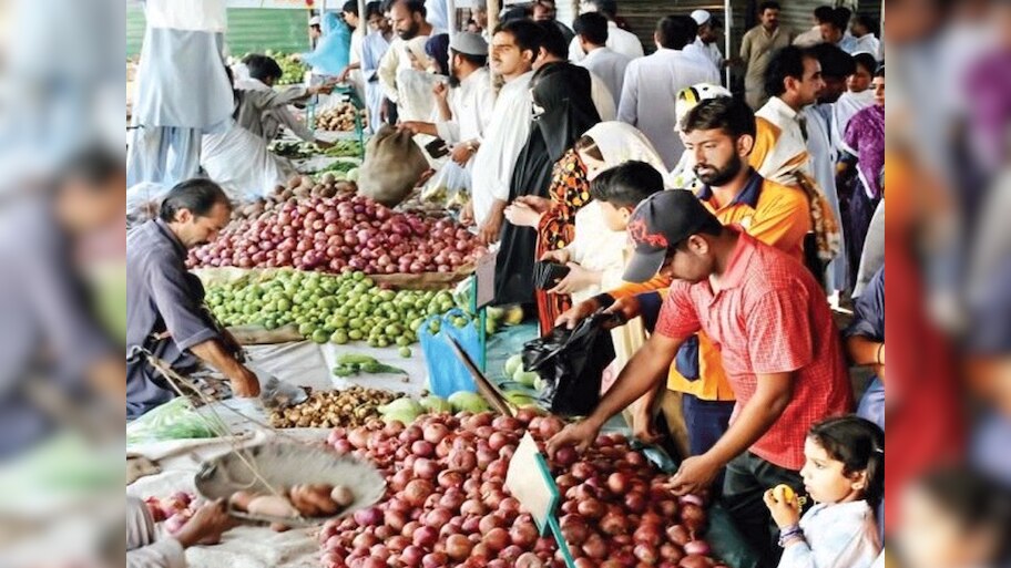 Pakistan News: रमजान से पहले महंगाई से त्रस्त हुई अवाम; बोली, गुज़ारा करना हुआ मुश्किल !