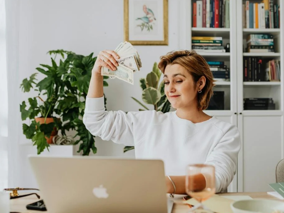 Report: साल 2024 में 9.6 फीसदी बढ़ेगी आपकी सैलरी, इस सेक्टर को मिलेगा सबसे ज्यादा फायदा