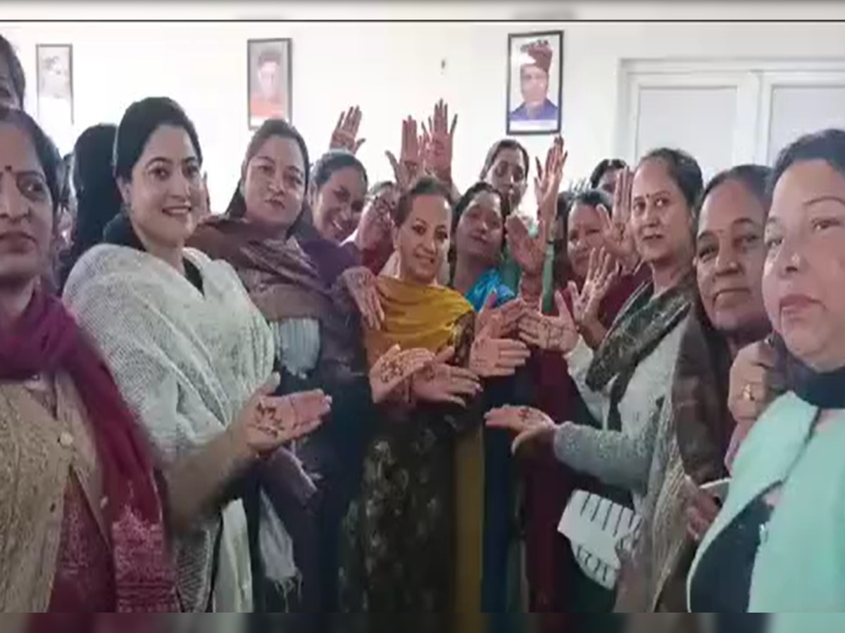 Himachal News: ऊना में महिला शक्ति वंदन कार्यक्रम के तहत सैकड़ों महिलाओं ने PM मोदी का सुना संबोधन