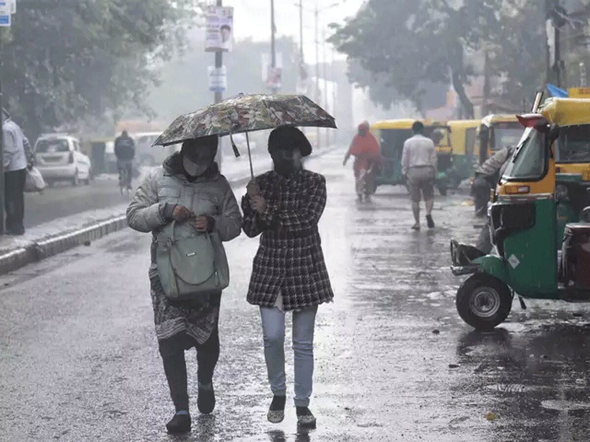 Delhi Weather: दिल्ली- NCR में वीकेंड तक रहेगा बादलों का पहरा, अगले 24 घंटे में फिर बरसेंगे बादल, अगले हफ्ते भी रहेगी ठंड बरकरार