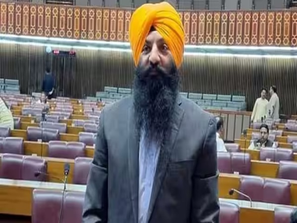 Pakistan First Sikh Minister: कौन हैं पाकिस्तान के पहले सिख मिनिस्टर रमेश अरोड़ा? अल्पसंख्यकों के लिए किए हैं जबरदस्त काम