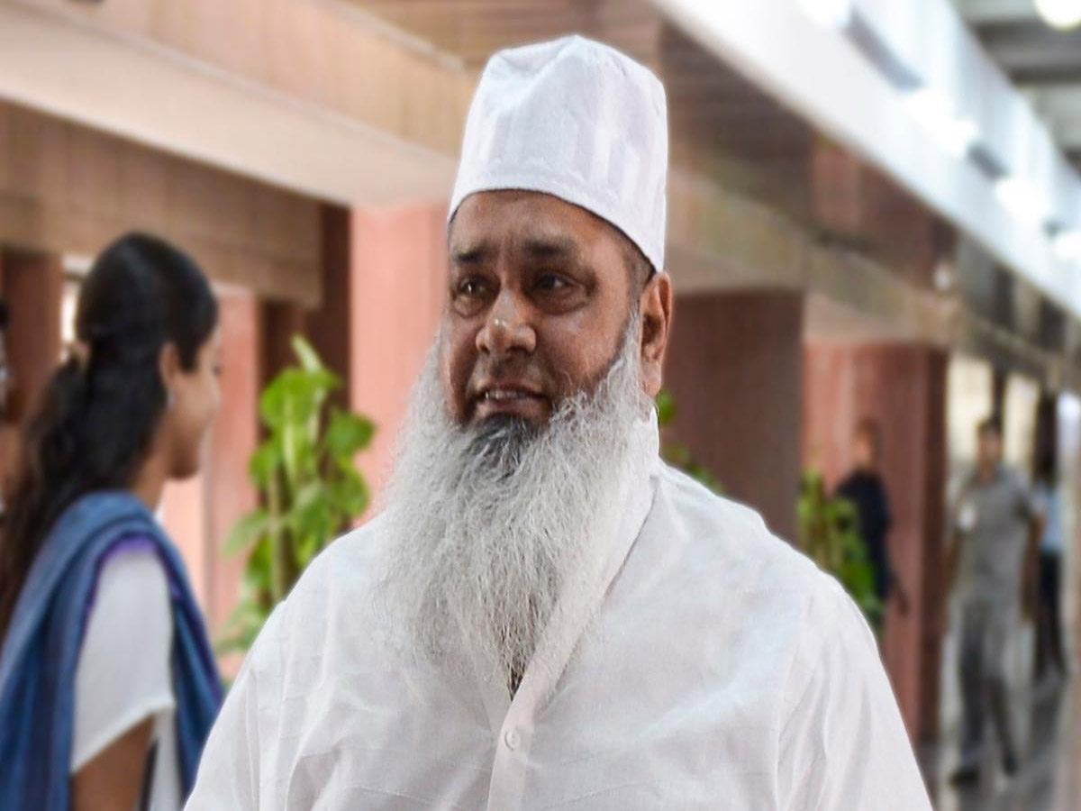Assam News: बदरुद्दीन अजमल को असम सीएम की चेतावनी, बंद कर दो झाड़-फूंक वरना होगी जेल Assam News: बदरुद्दीन अजमल को असम सीएम की चेतावनी, बंद कर दो झाड़-फूंक वरना होगी जेल