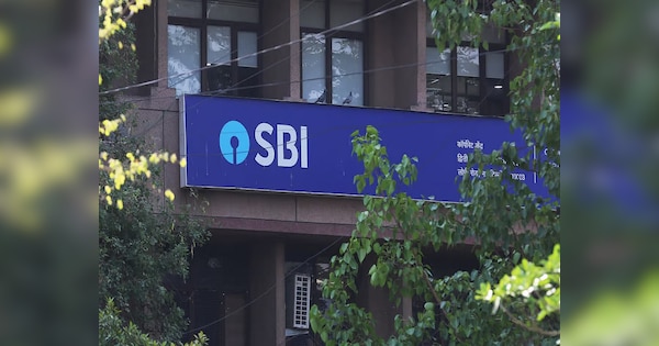 सुप्रीम कोर्ट के आदेश की अवहेलना के लिए SBI के खिलाफ अवमानना याचिका दायर, चुनावी बांड का है मामला