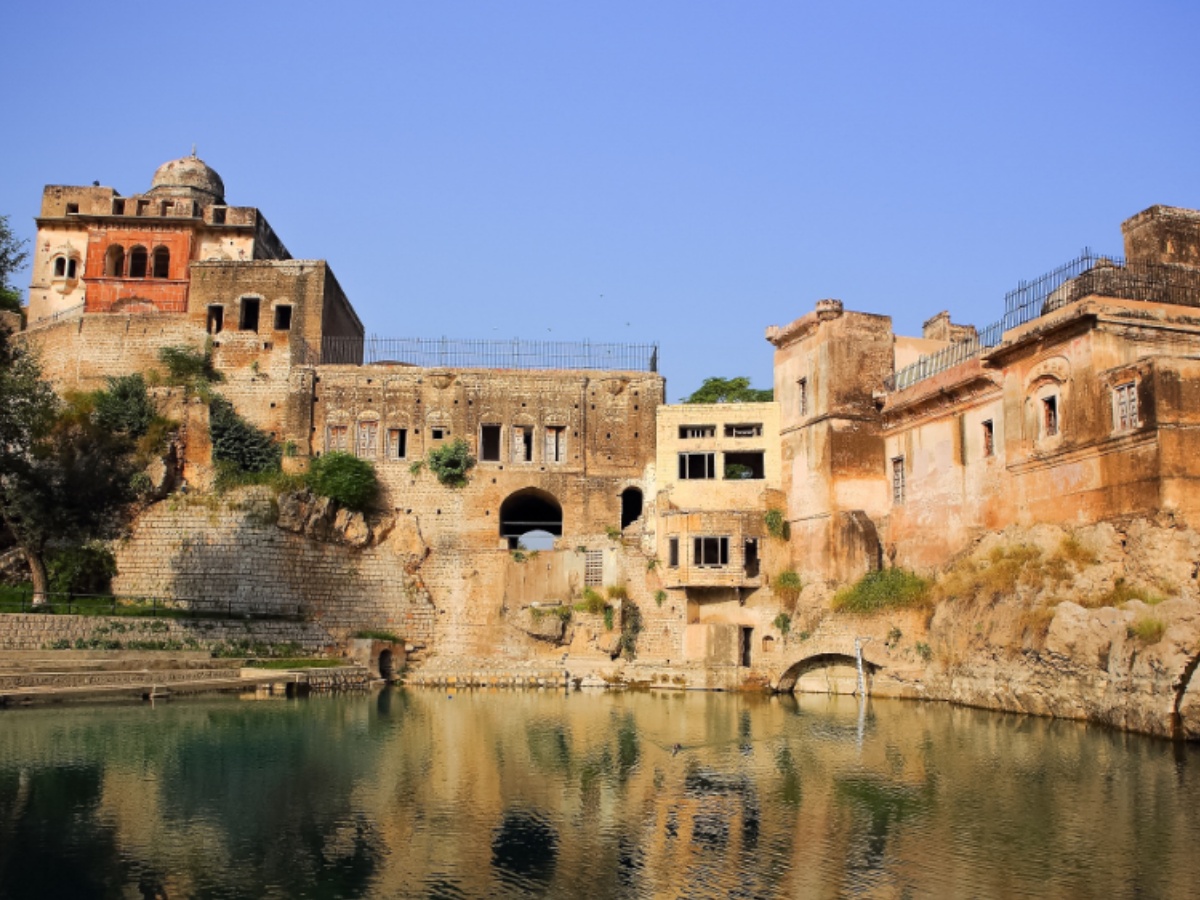 पाकिस्तान में है भगवान शिव का यह पुराना मंदिर, जहां भोलेनाथ ने सती की याद में बहाए थे आंसू; जानें इसका महत्व