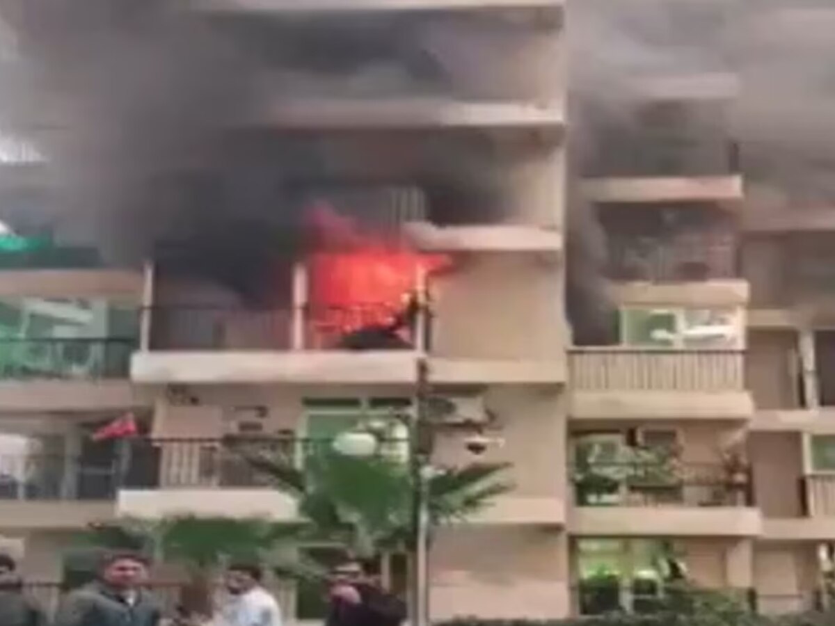 Greater Noida Fire: गौड़ सोसायटी में फायर सिस्टम फेलियर के कारण लगी थी आग, लोगों को सता रहा डर