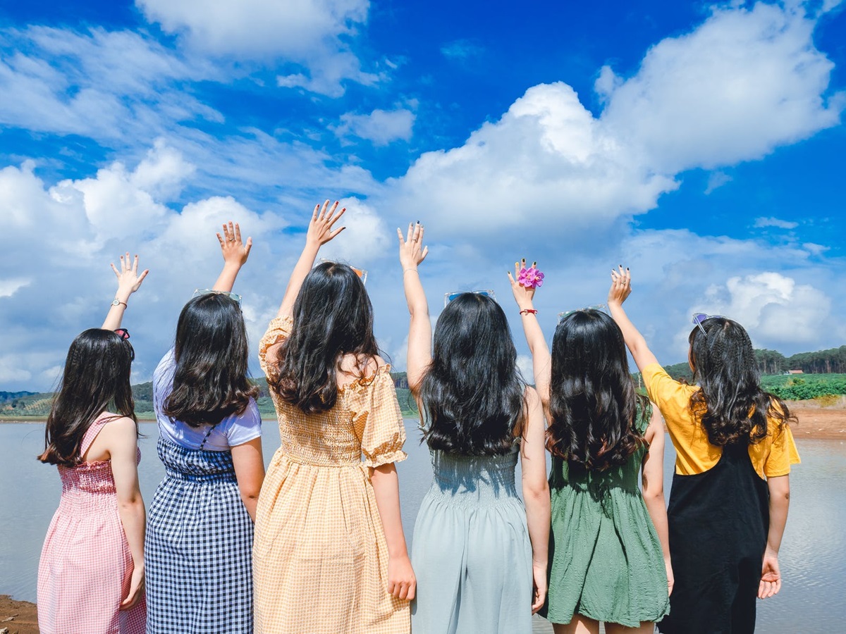 Women's Day Shayari: महिला दिवस पर टॉप-10 शायरी; मां, बहन और पत्नी से करें शेयर