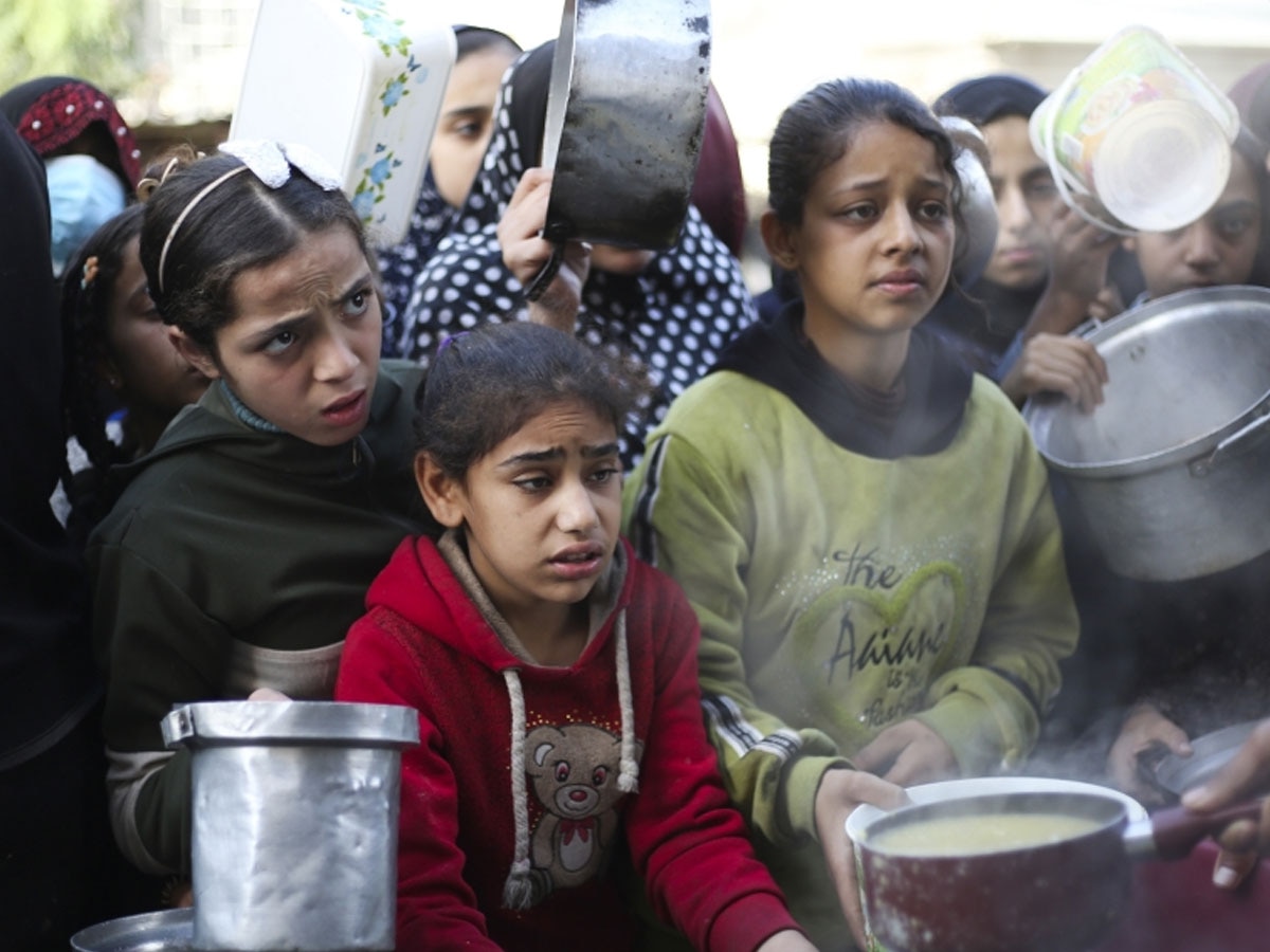 गाजा में दाने-दाने को मोहताज हुए लोग; भूखे मारने की रणनीति पर काम कर रहा इस्राइल 