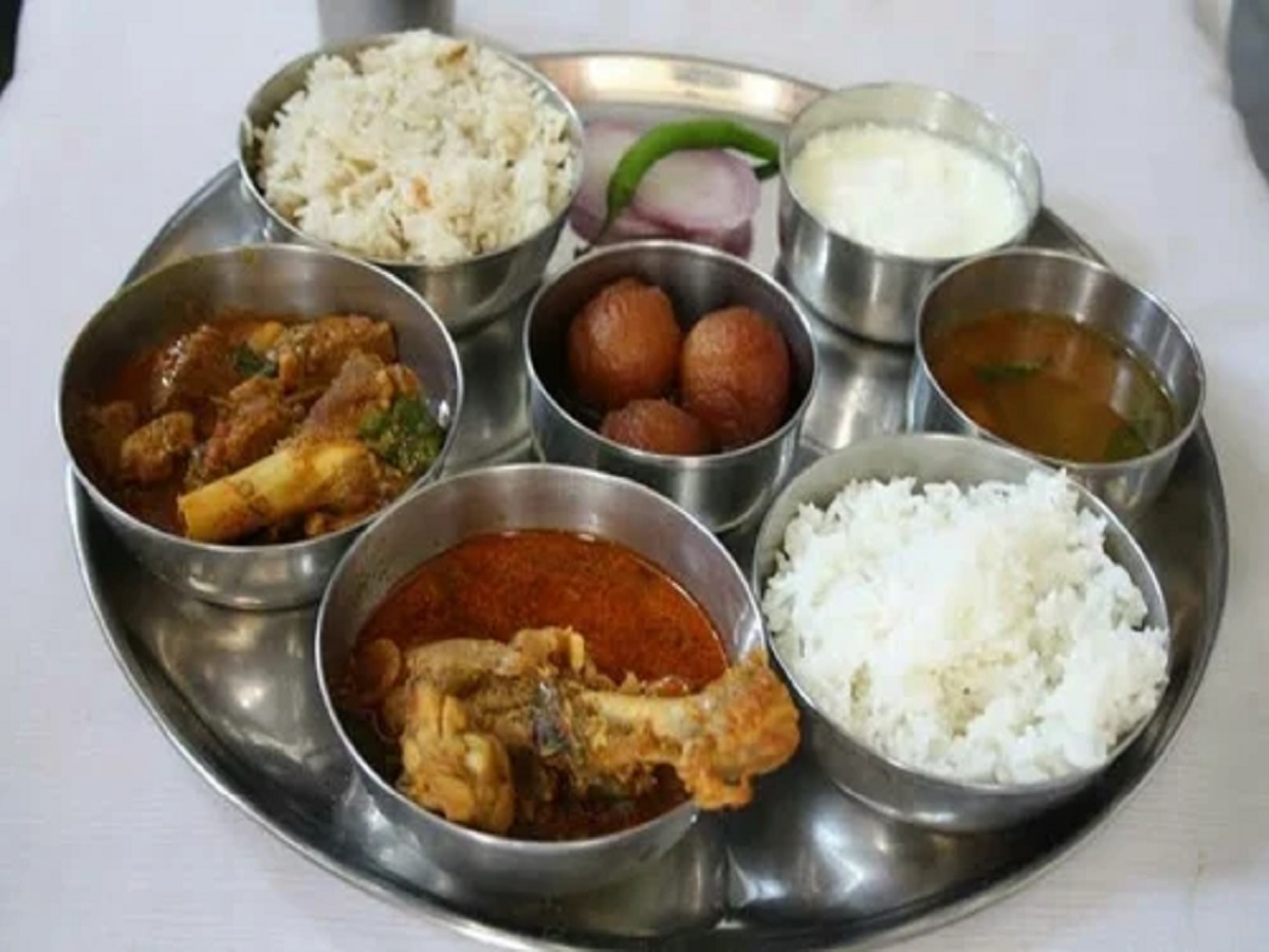 शाकाहारी थाली महंगी तो मांसाहारी की कीमत हुई कम, जानिए- फरवरी में कितने रहे दाम