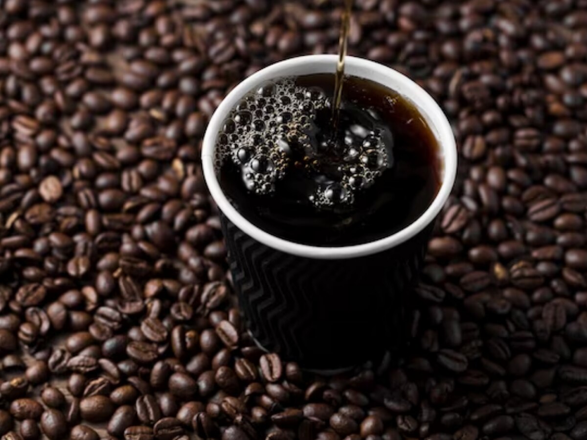 सुबह की कॉफी फायदेमंद है या दबे पांव दे रही बीमारियों को न्यौता?