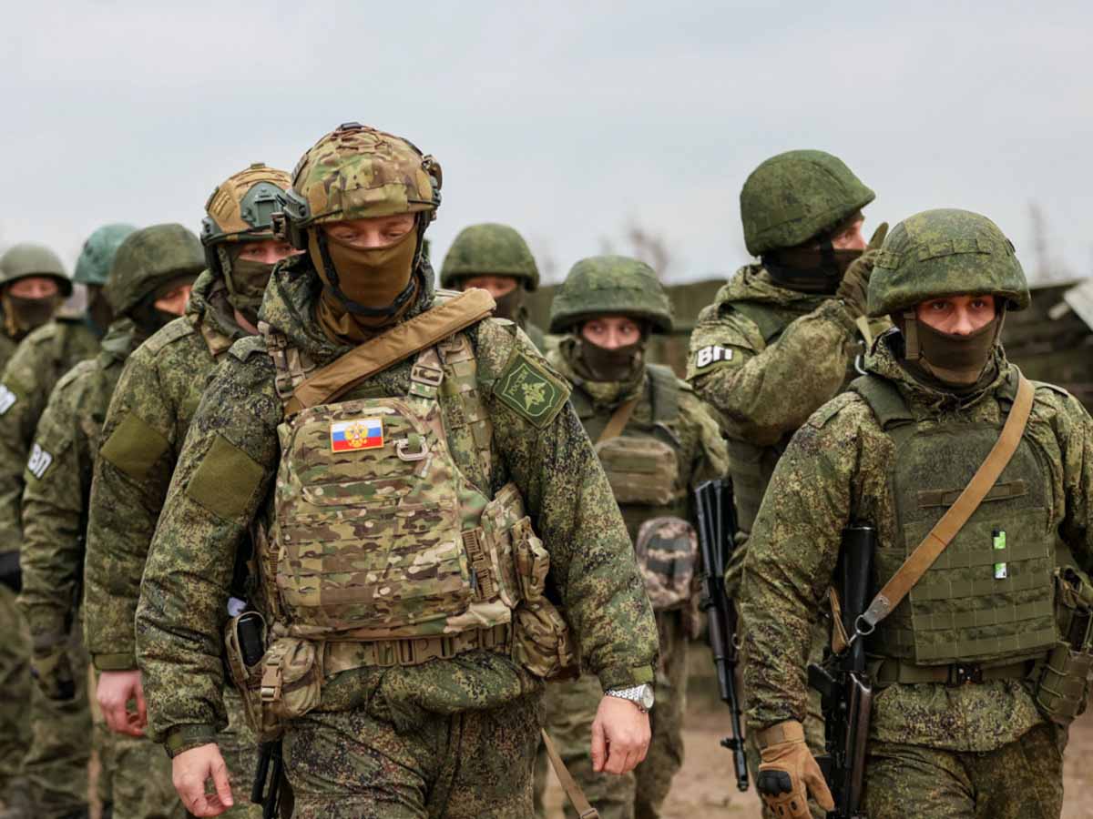 सरकार की सख्त चेतावनी! कहा- "रूसी सेना में नौकरी लेकर जान जोखिम में न डालें" सरकार की सख्त चेतावनी! कहा- "रूसी सेना में नौकरी लेकर जान जोखिम में न डालें"