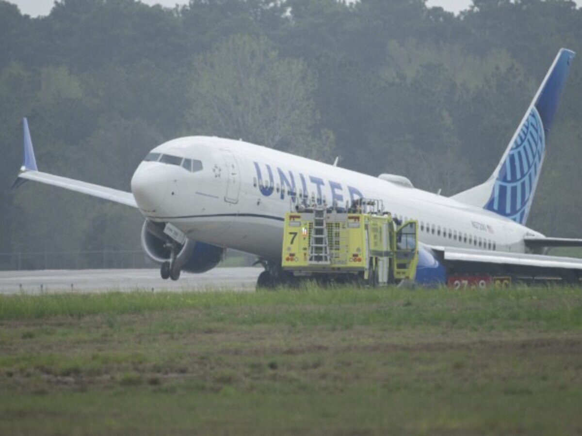 United Airlines: ଉଡ଼ାଣ ଭରିବା ମାତ୍ରେ ଖସି ପଡ଼ିଲା ବିମାନ ଚକ; ଭିଡ଼ିଓ ଭାଇରାଲ 