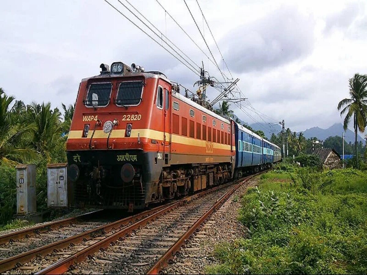 Bihar News: रेलवे ने यात्रियों को होली पर दिया तोहफा, इन स्टेशनों पर रुकेंगी ये ट्रेनें, देखें लिस्ट