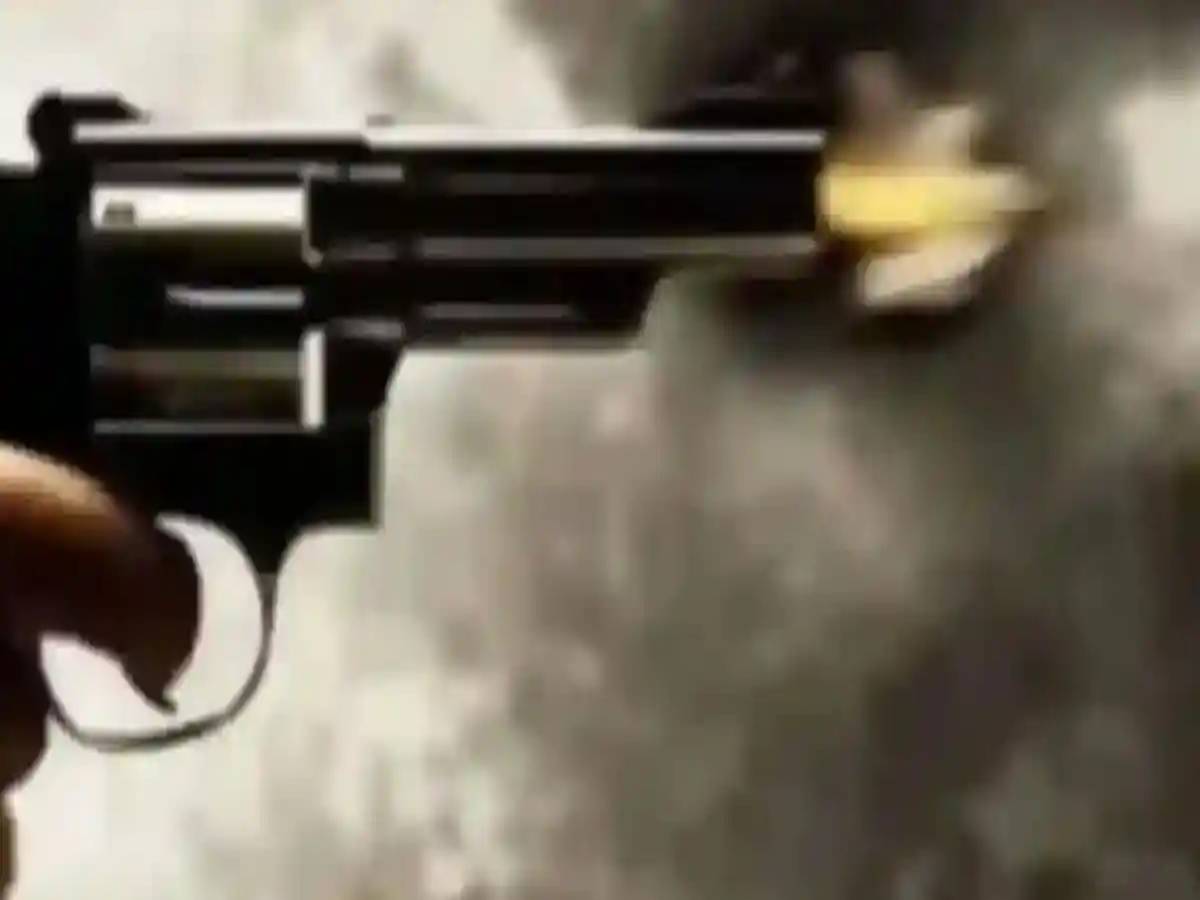 Kasganj News: भाई ने बहन को गोली मारकर नहर में फेंका; बच गई जान, आरोपी गिरफ्तार Kasganj News: भाई ने बहन को गोली मारकर नहर में फेंका; बच गई जान, आरोपी गिरफ्तार