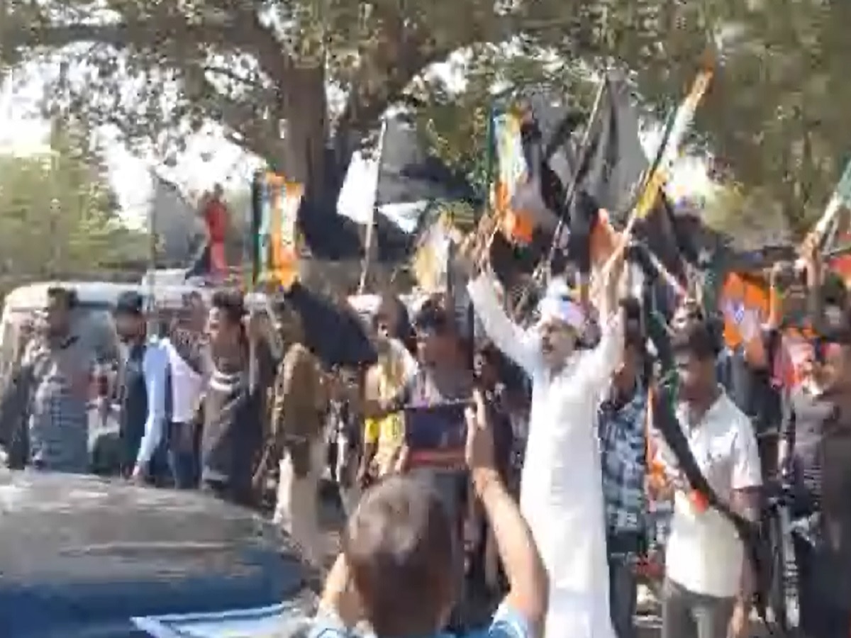 Bihar News: केंद्रीय मंत्री गिरिराज सिंह के काफिले को जनता ने दिखाए काले झंडे