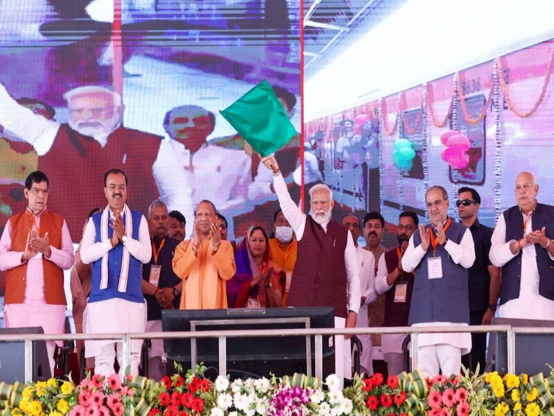 पीएम ने दिखाई हरी झंडी 
