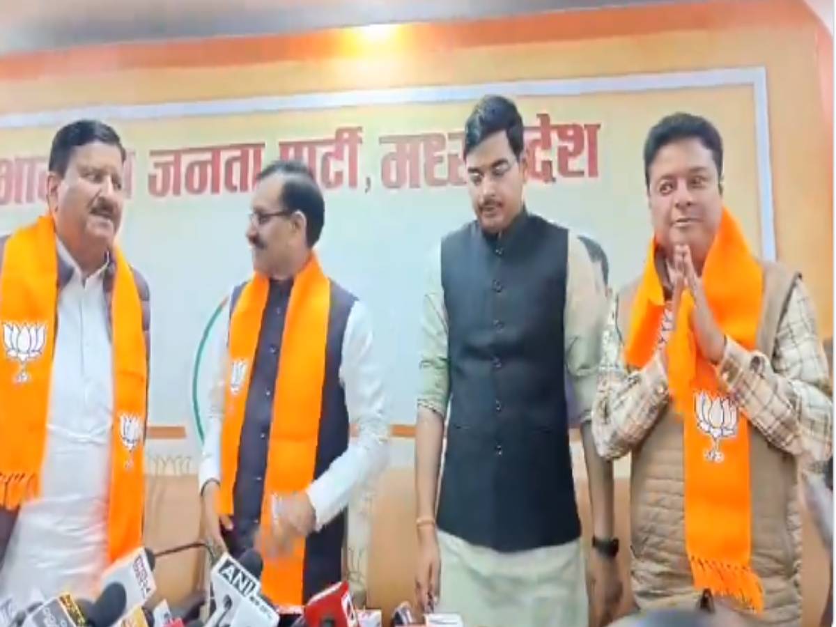 MP News: एमपी में कांग्रेस को फिर लगा बड़ा झटका; दो पूर्व विधायक BJP में हुए शामिल MP News: एमपी में कांग्रेस को फिर लगा बड़ा झटका; दो पूर्व विधायक BJP में हुए शामिल