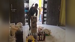 Koderma News: उत्पाद विभाग ने मिनी शराब फैक्ट्री का किया खुलासा, 5 लोग गिरफ्तार