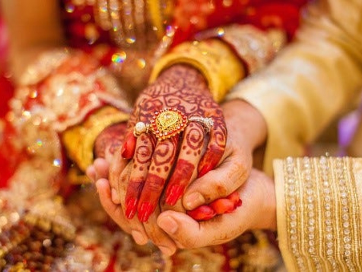 Married Life Remedies: वैवाहिक जीवन में मिठास बढ़ाने के लिए करें इन देवी-देवता की पूजा, दूर होंगे क्लेश