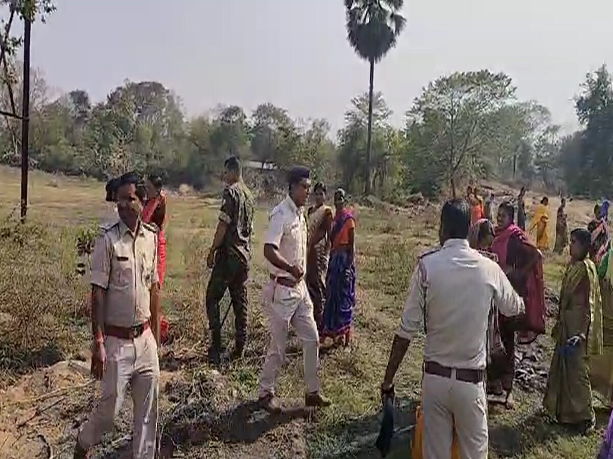 नशा उन्मूलन महिला समिति का धरना