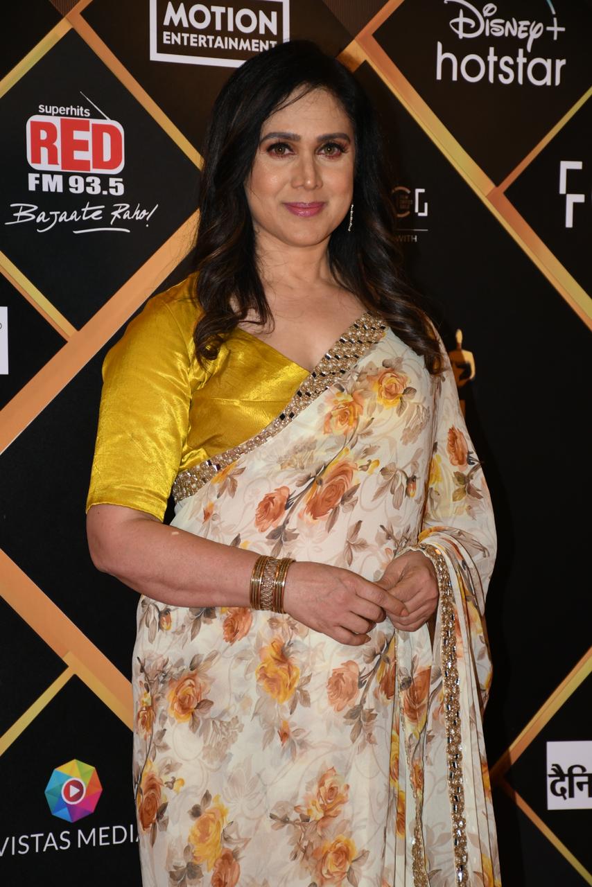 क्रिटिक चॉइस अवॉर्ड 2024 में दिखीं मीनाक्षी