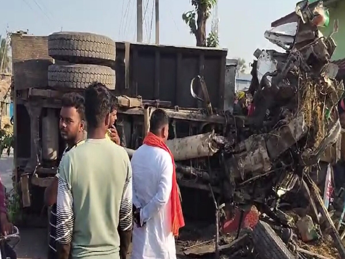 Road Accident in Chhapra: मकान से टकराकर हाइवा पलटा, एक युवक की मौत, एक गाय घायल