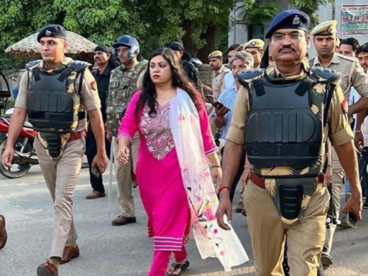 एक ही परिवार में IAS, IPS और IRS की भरमार, ज्ञानेश कुमार के घर में बसती है देश की पूरी 'अफसरशाही'