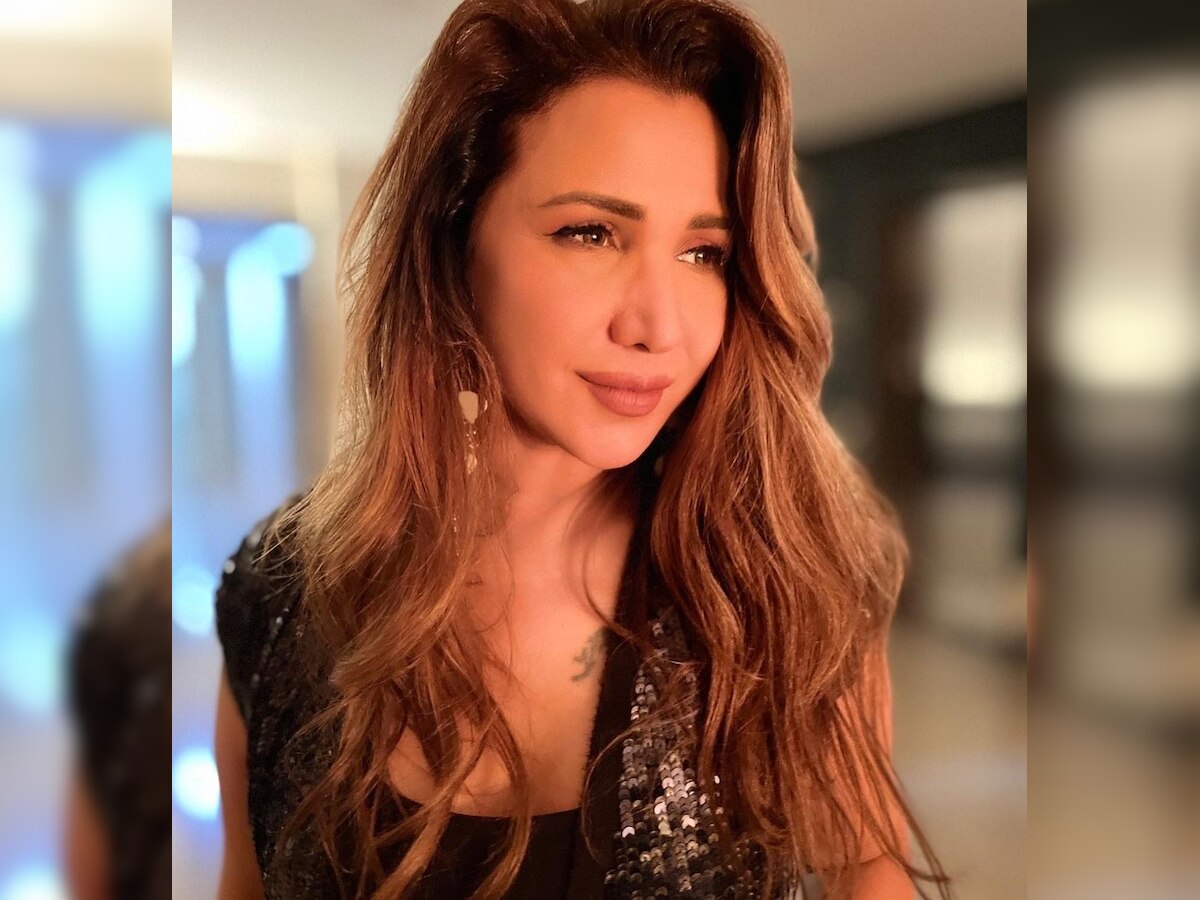 Aankhen film actress Ritu Shivpuri not able to recognize see then n now