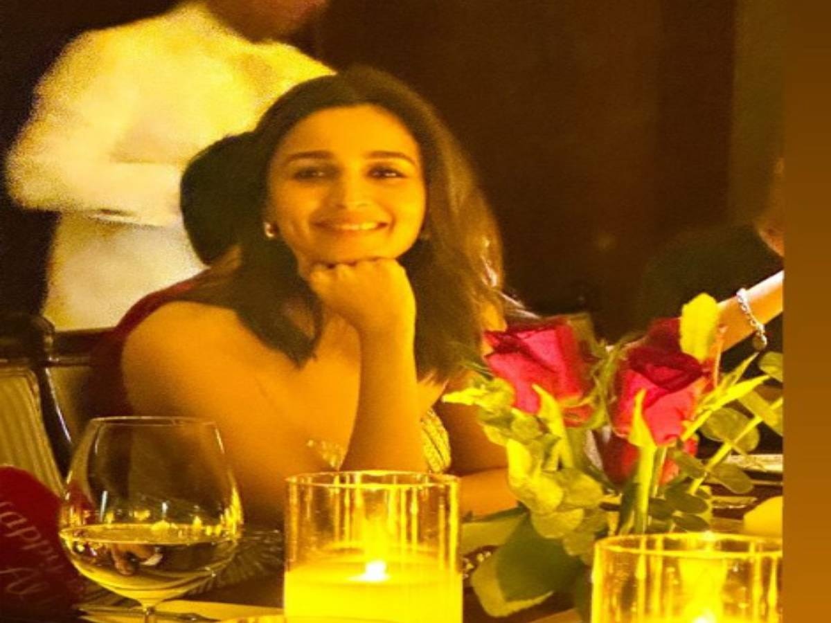 alia bhatt celebrated her birthday family and friends shower love ...