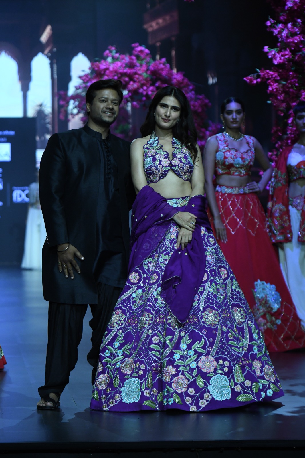 श्रुति हासन, मलाइका अरोड़ा या फातिमा सना शेख? किसका लहंगा और लुक पड़ा भारी, एक का रैंपवॉक था गजब; देखें Photos... 18 फातिमा सना शेख का जादू