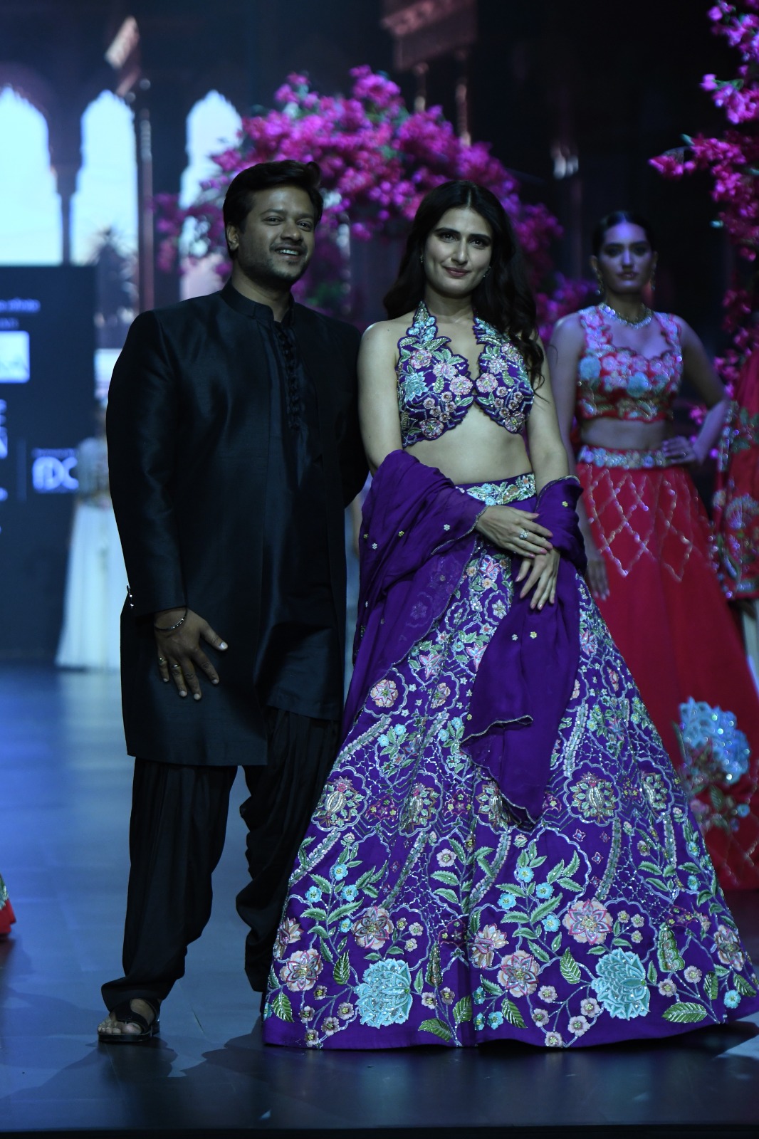 श्रुति हासन, मलाइका अरोड़ा या फातिमा सना शेख? किसका लहंगा और लुक पड़ा भारी, एक का रैंपवॉक था गजब; देखें Photos... 19 फातिमा सना शेख का शानदार लुक