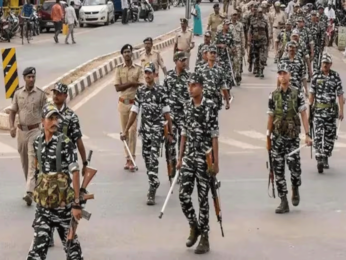 पश्चिम बंगाल में पहले चरण की वोटिंग में 250 सीएपीएफ कंपनियों की होगी तैनाती, इन इलाकों पर होगी खास नजर पश्चिम बंगाल में पहले चरण की वोटिंग में 250 सीएपीएफ कंपनियों की होगी तैनाती, इन इलाकों पर होगी खास नजर