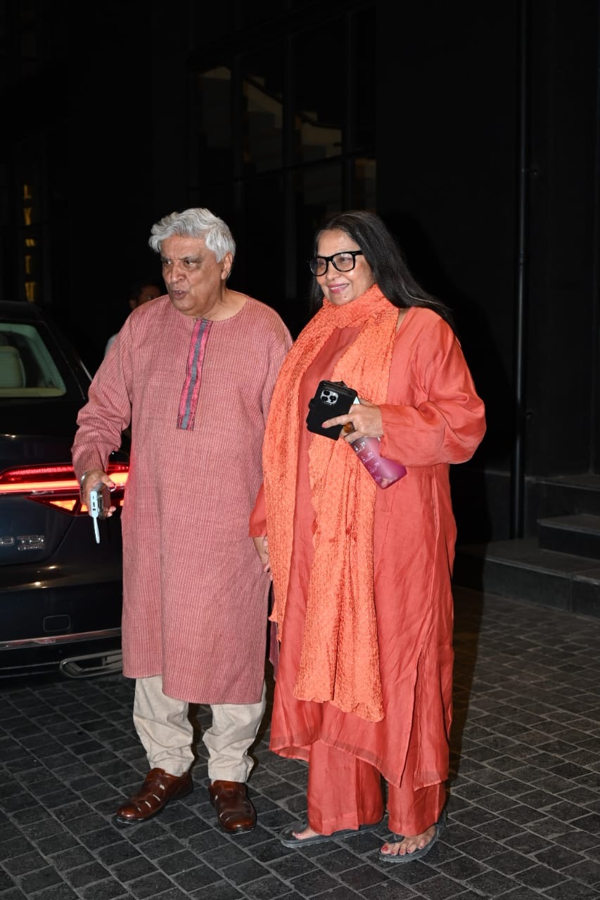 जावेद और शबाना भी पहुंचे