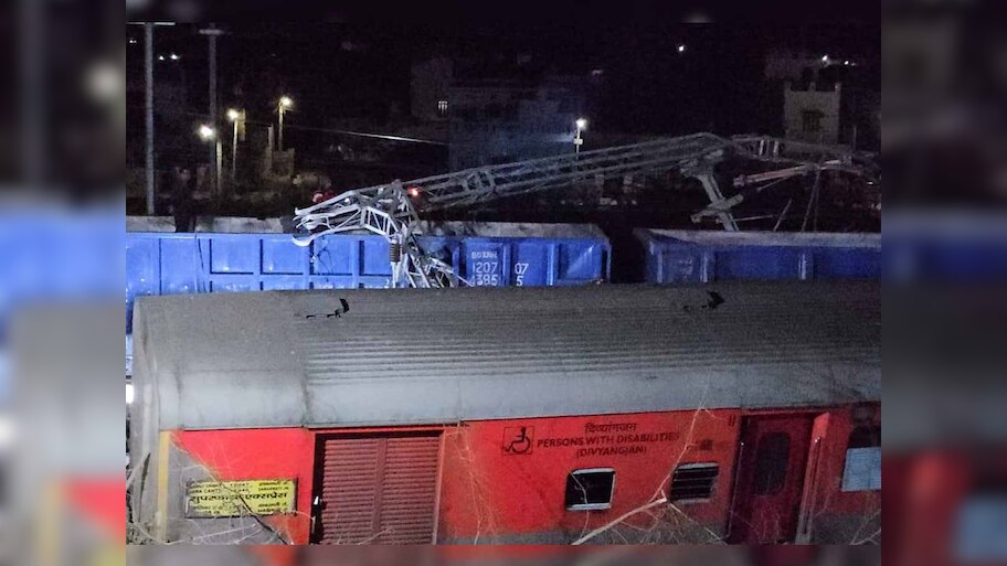 Rajasthan Sabarmati-Agra Express Derail in Ajmer: राजस्थान के अजमेर में बड़ा हादसा! सुपरफास्ट ट्रेन के 4 डिब्बे और इंजन पटरी से उतरे