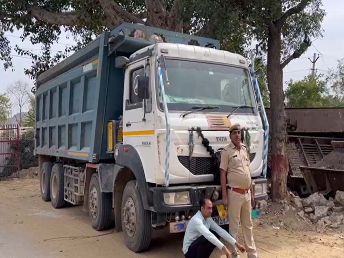 पुलिस की गिरफ्त में आरोपी.