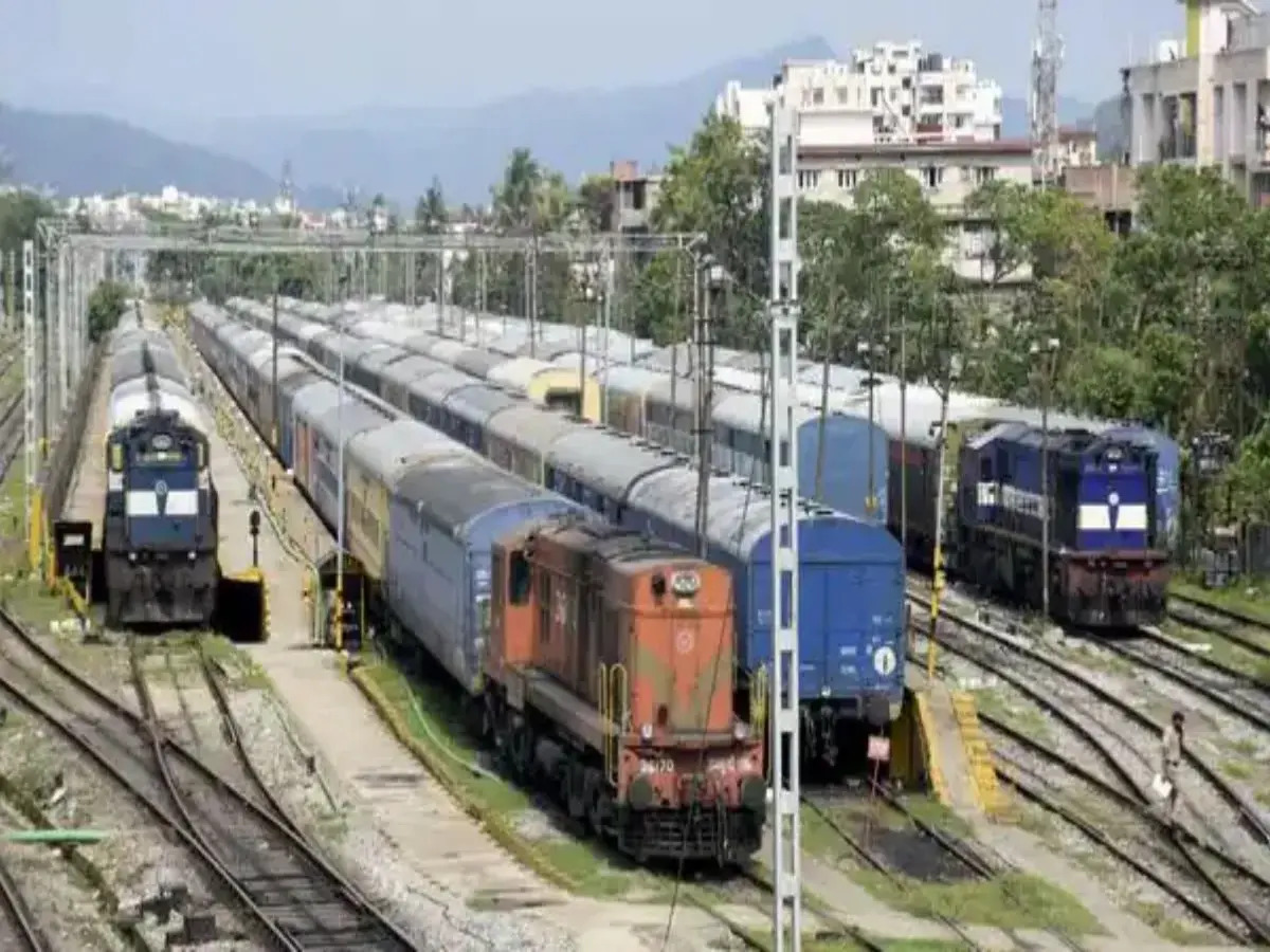 Indian Railway: ୨୦୨୩-୨୪ ଆର୍ଥିକ ବର୍ଷରେ କେତେ ରୋଜଗାର-ଖର୍ଚ୍ଚ କରିଛି ରେଳବାଇ? ଜାଣନ୍ତୁ ବର୍ଷକର ହିସାବ Indian Railway: ୨୦୨୩-୨୪ ଆର୍ଥିକ ବର୍ଷରେ କେତେ ରୋଜଗାର-ଖର୍ଚ୍ଚ କରିଛି ରେଳବାଇ? ଜାଣନ୍ତୁ ବର୍ଷକର ହିସାବ