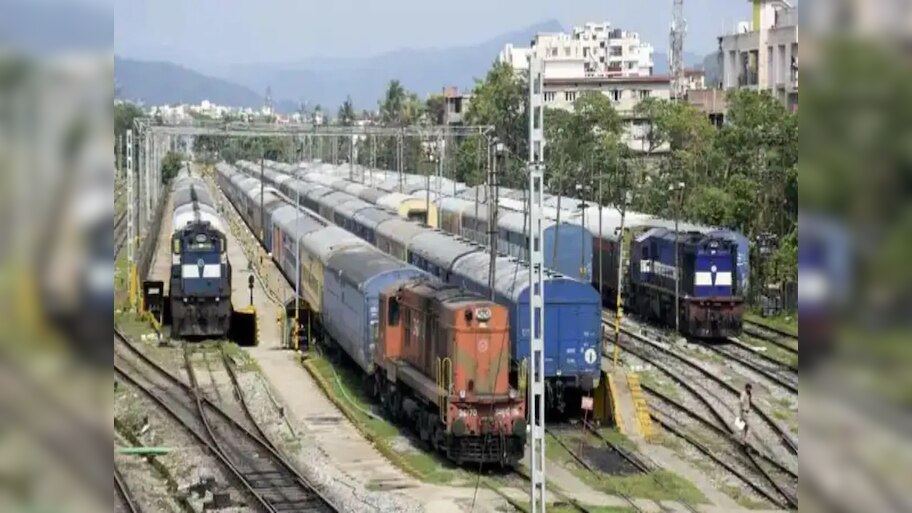  Indian Railway: ୨୦୨୩-୨୪ ଆର୍ଥିକ ବର୍ଷରେ କେତେ ରୋଜଗାର-ଖର୍ଚ୍ଚ କରିଛି ରେଳବାଇ? ଜାଣନ୍ତୁ ବର୍ଷକର ହିସାବ 