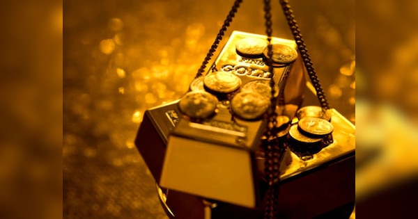 Gold Silver Price: गिरावट के साथ बाजार में कदम रखेंगे सोना-चांदी, जानें मेटल के लेटेस्ट प्राइस