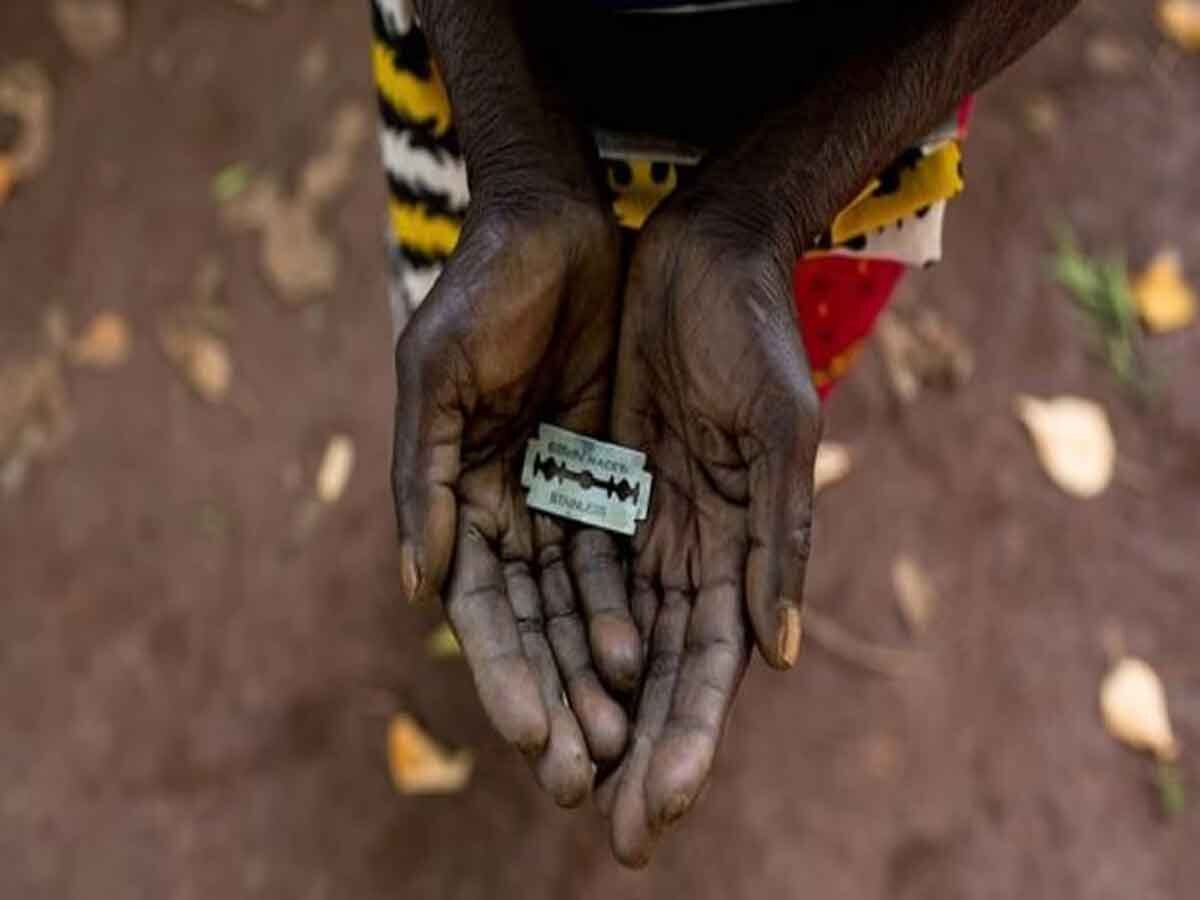 FGM Ban in Gambia: इस देश में हट सकती है महिला खतना पर लगी कानूनी रोक, सांसदों ने बैन के खिलाफ बिल को बढ़ाया आगे