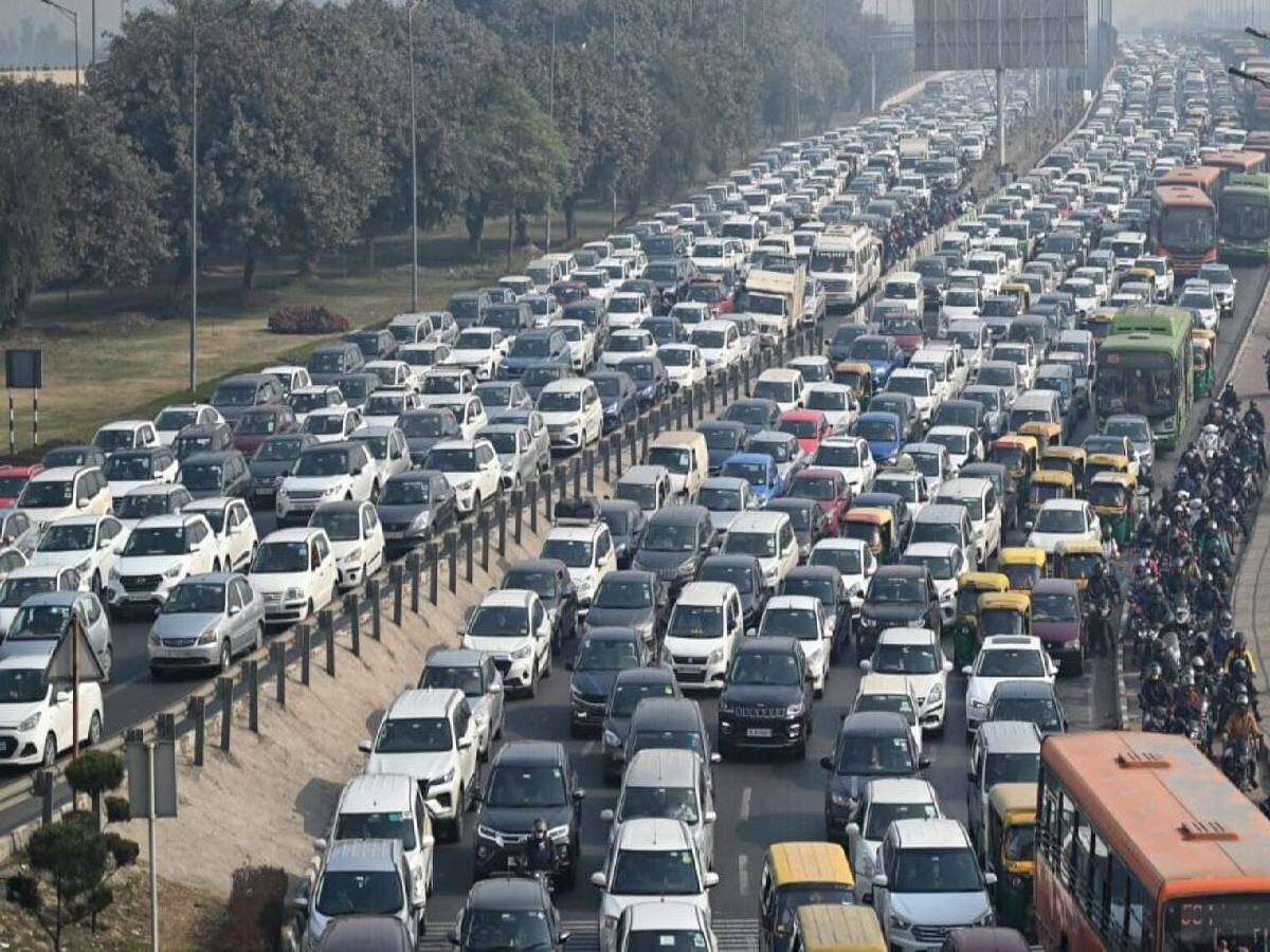 Traffic Advisory: दिल्ली के इन रास्तों पर आज लगेगा भीषण जाम, ट्रैफिक पुलिस ने जारी की एडवाइजरी