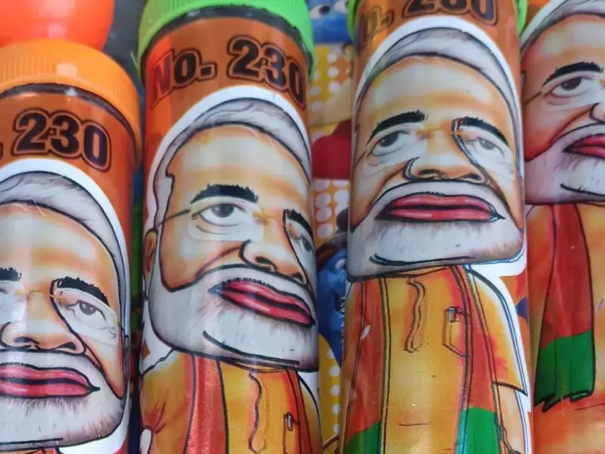 Holi 2024: दिल्ली के बाजारों पर चढ़ा सियासी रंग, PM मोदी की फोटो वाली पिचकारी की बढ़ी डिमांड