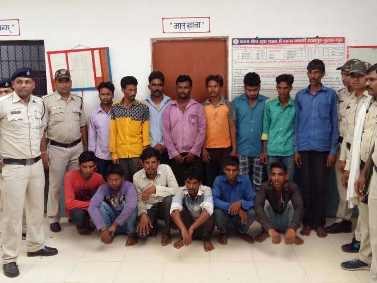 कोर्ट से बरी हुए मुस्लिम आरोपी, फोटो क्रेडिट: आर्टिकल-14 कोर्ट से बरी हुए मुस्लिम आरोपी, फोटो क्रेडिट: आर्टिकल-14