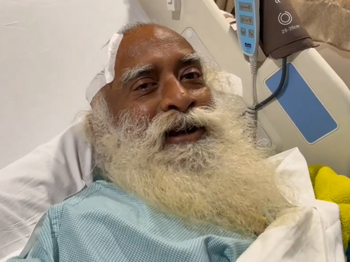 Sadhguru Health: बीमारी का पता लगने पर भी अटैंड की सभी मीटिंग, कैसी है अब सद्गुरु की कंडीशन? Sadhguru Health: बीमारी का पता लगने पर भी अटैंड की सभी मीटिंग, कैसी है अब सद्गुरु की कंडीशन?