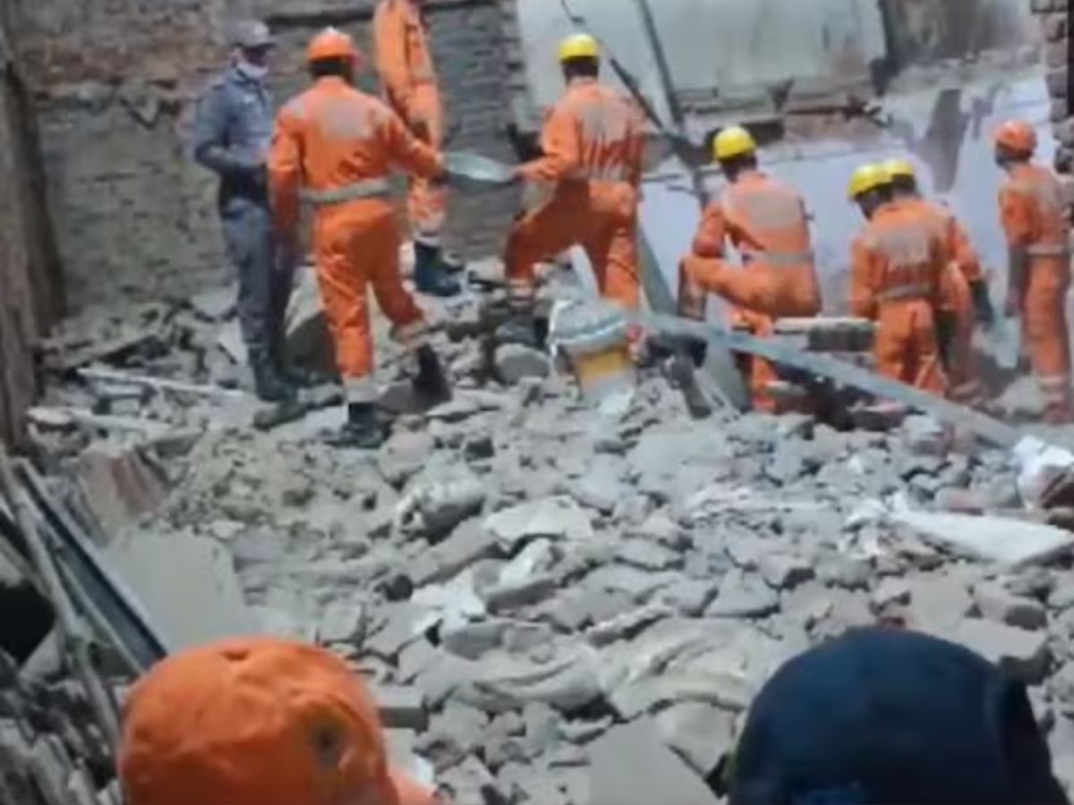 Building Collapse: ଭୁଶୁଡ଼ିଲା ନିର୍ମାଣାଧୀନ କୋଠା: ୨ ମୃତ, ଜଣେ ଗୁରୁତର Building Collapse: ଭୁଶୁଡ଼ିଲା ନିର୍ମାଣାଧୀନ କୋଠା: ୨ ମୃତ, ଜଣେ ଗୁରୁତର