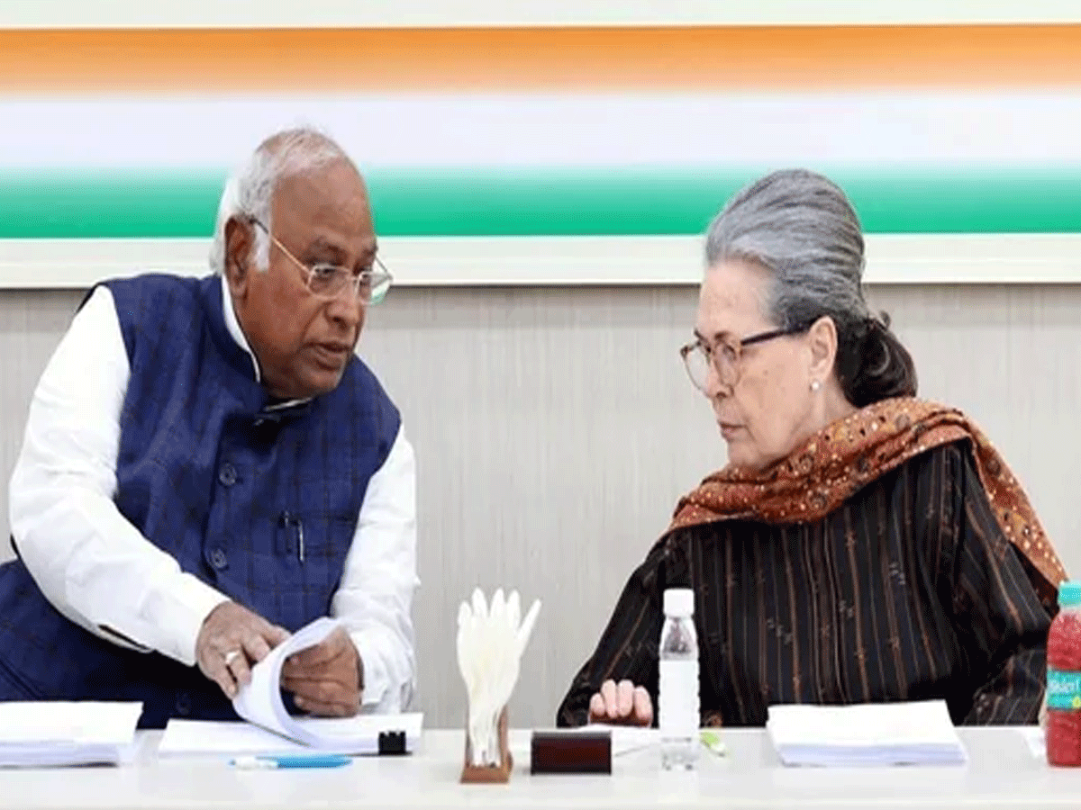 कांग्रेस ने जारी की 56 लोकसभा उम्मीदवारों की तीसरी लिस्ट, पार्टी ने मल्लिकार्जुन खड़गे के दामाद को दिया टिकट कांग्रेस ने जारी की 56 लोकसभा उम्मीदवारों की तीसरी लिस्ट, पार्टी ने मल्लिकार्जुन खड़गे के दामाद को दिया टिकट
