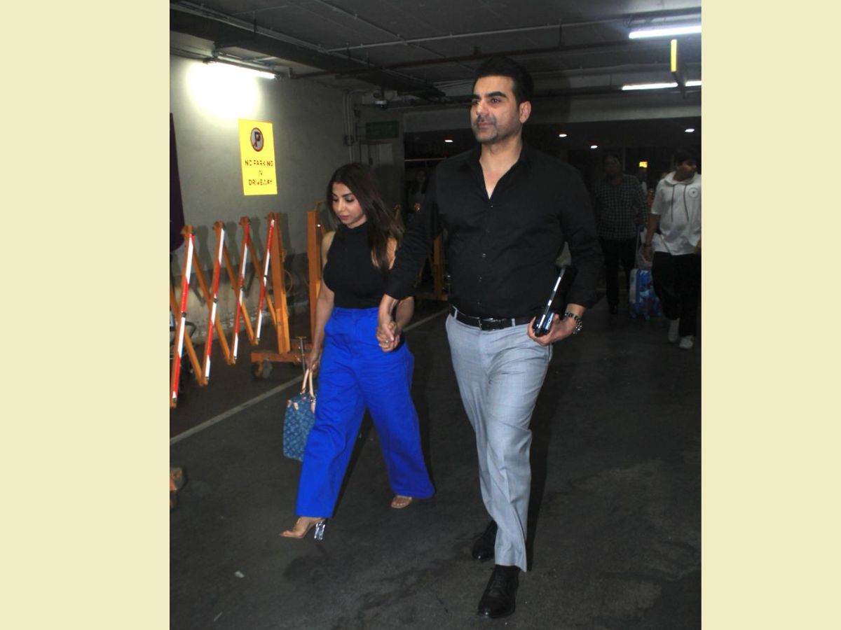 Lovebird Arbaaz khan and wife Sshura khan at airport holding each other  hand See Photos | हाथों में हाथ डाले नजर आए अरबाज खान-शूरा, वेकेशन से लौटे  लवबर्ड्स | Hindi News,